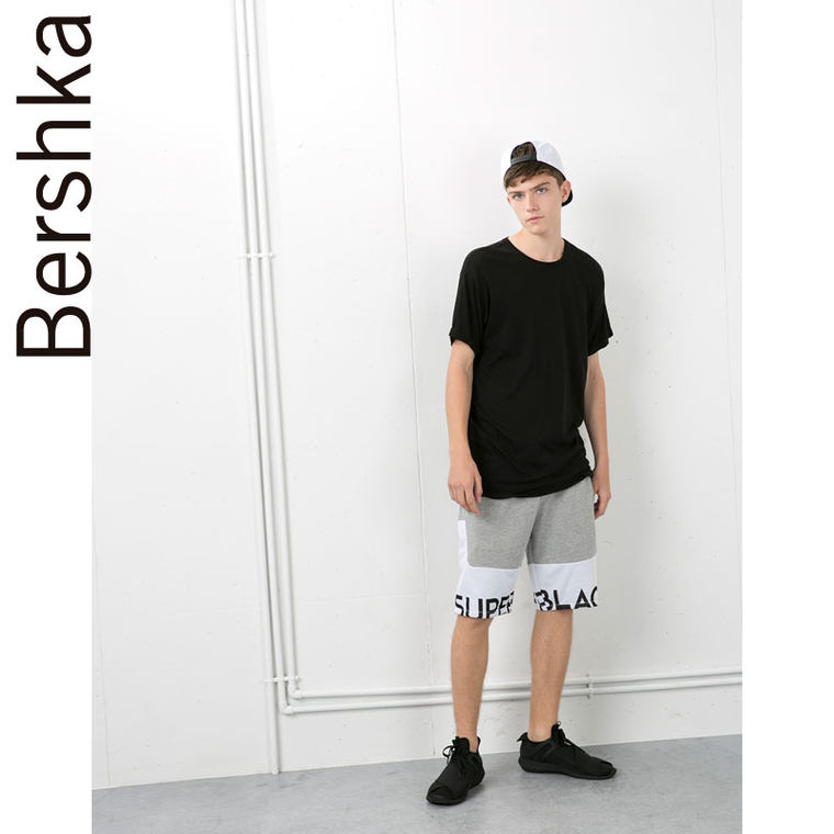 Bershka网眼布料拼接装饰短裤 08562033