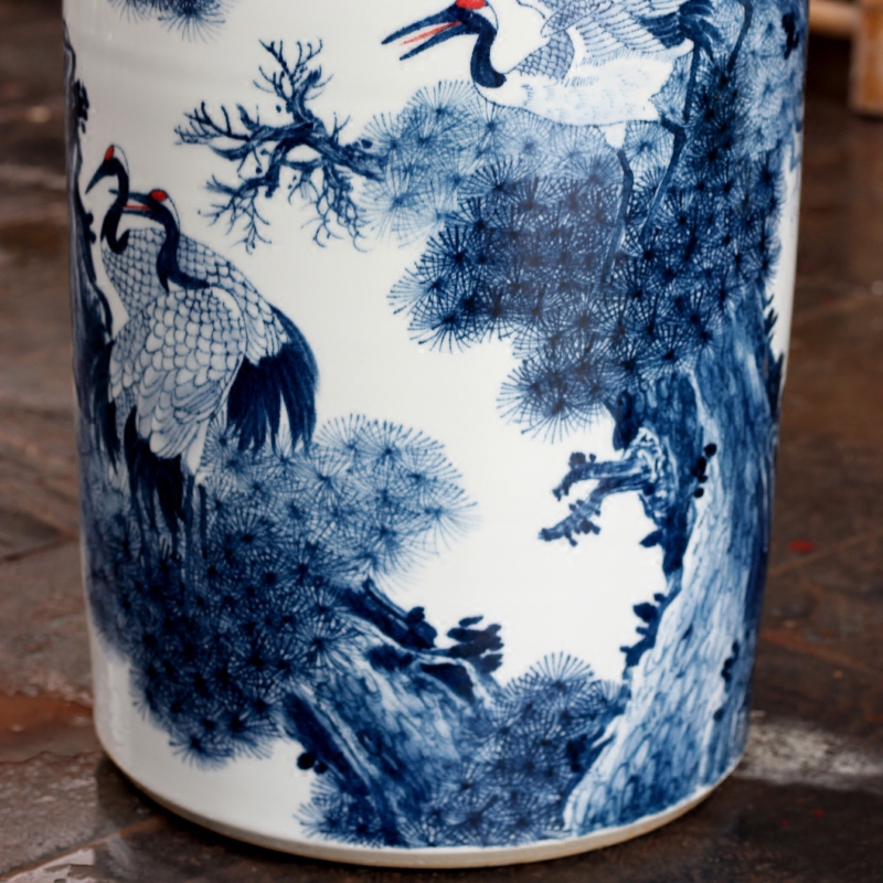 Blue and white porcelain of jingdezhen ceramic hand - made pine crane live ground quiver sitting room of Chinese style household furnishing articles and calligraphy cylinder