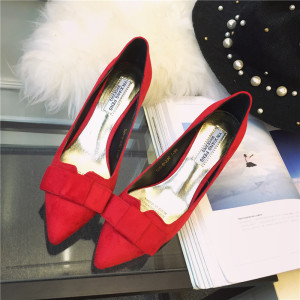 尖头浅口绒面细跟鞋