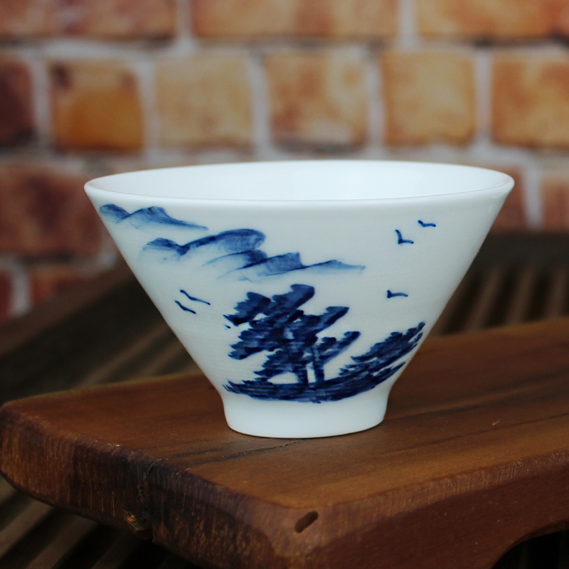 And auspicious jingdezhen blue And white porcelain ceramic cups small cup sample tea cup kung fu tea cups built lamp cup