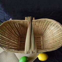 Vegetable basket for picnic, rice basket, bamboo basket, egg basket, hand-woven blue collection, plastic fruit picking