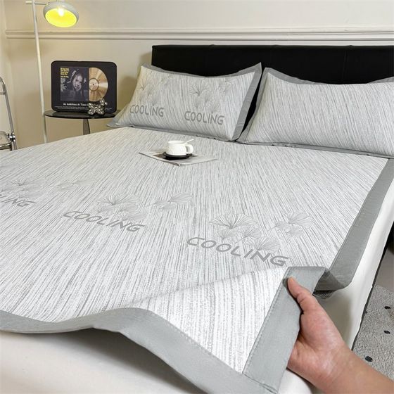 Summer ice silk mat ag type mother-child grade ice silk mat machine washable 1.8 meters mattress soft mat rattan mat 2025 new
Summer ice silk mat ag type mother-child grade ice silk mat machine washable 1.8 meters mattress soft mat rattan mat 2025 new