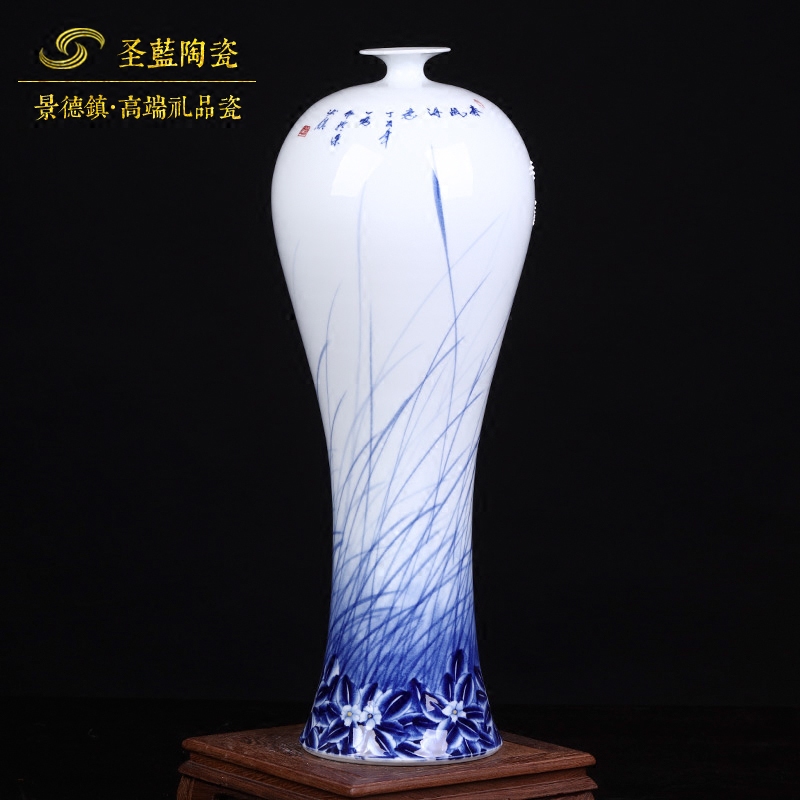 Jingdezhen ceramics famous master hand draw large blue and white porcelain vase Chinese style living room what TV ark, furnishing articles