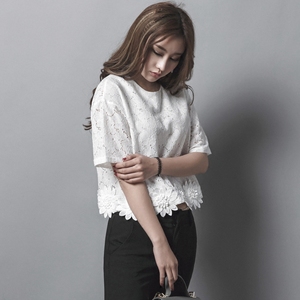 白色镂空短袖上衣
