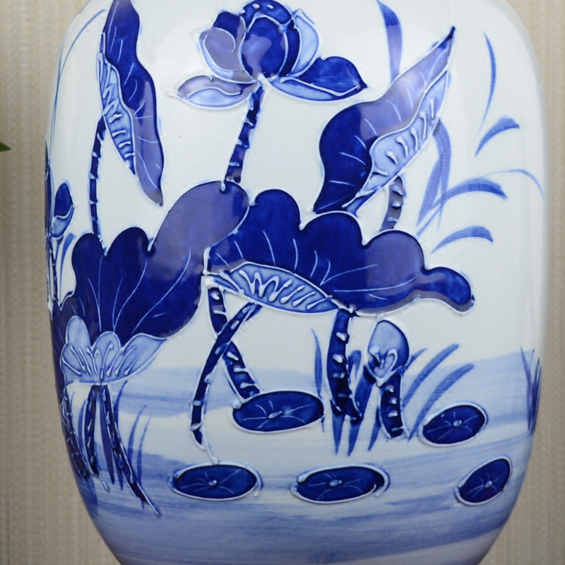 Jingdezhen ceramic vase hand carved Chinese blue and white porcelain is sitting room flower arranging rich ancient frame household adornment furnishing articles