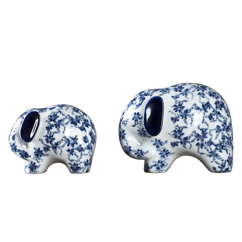 Jingdezhen ceramic elephant furnishing articles bridal chamber decorates a pair of blue and white porcelain like arts and crafts