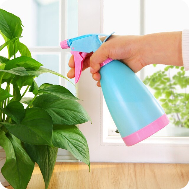 Home gardening watering flowers small watering can succulent flowers spray bottle hand pressure adjustable spray plastic watering can Home gardening watering flowers small watering can succulent flowers spray bottle hand pressure adjustable spray plastic watering can