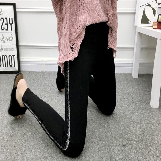 New outer wearing leggings Female autumn and winter high waist elasticity is thin and vertical decorative small feet pants tide pure cotton tight pants
New outer wearing leggings Female autumn and winter high waist elasticity is thin and vertical decorative small feet pants tide pure cotton tight pants