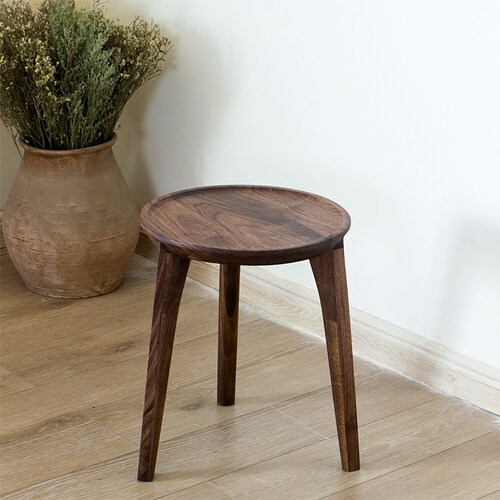 几立黑胡桃木三脚圆凳子实木板凳简约小圆凳餐桌凳子北欧日式家具_7折