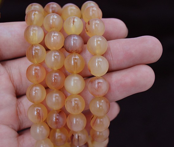 【牛骨特色】:羊角经长时间盘玩,颜色会加深,有纹路,届时会更有质感.
