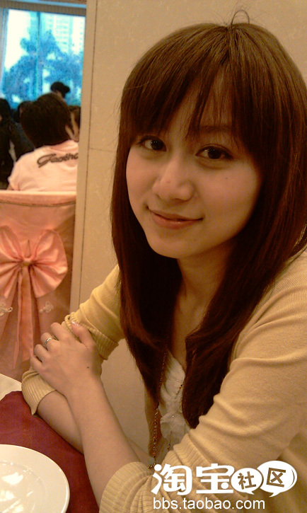 之前有亲问过amanda平常用的护肤品及化妆品~ 相对于美容达人~ amanda