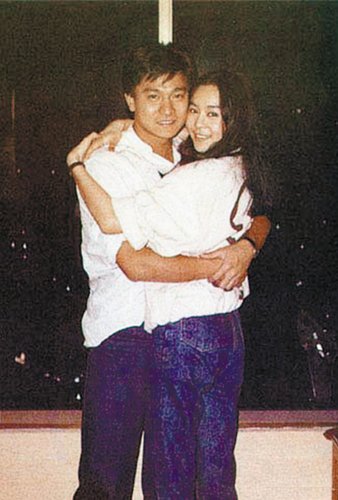 盘点刘德华喻可欣亲密瞬间 24年定情物曝光(图)