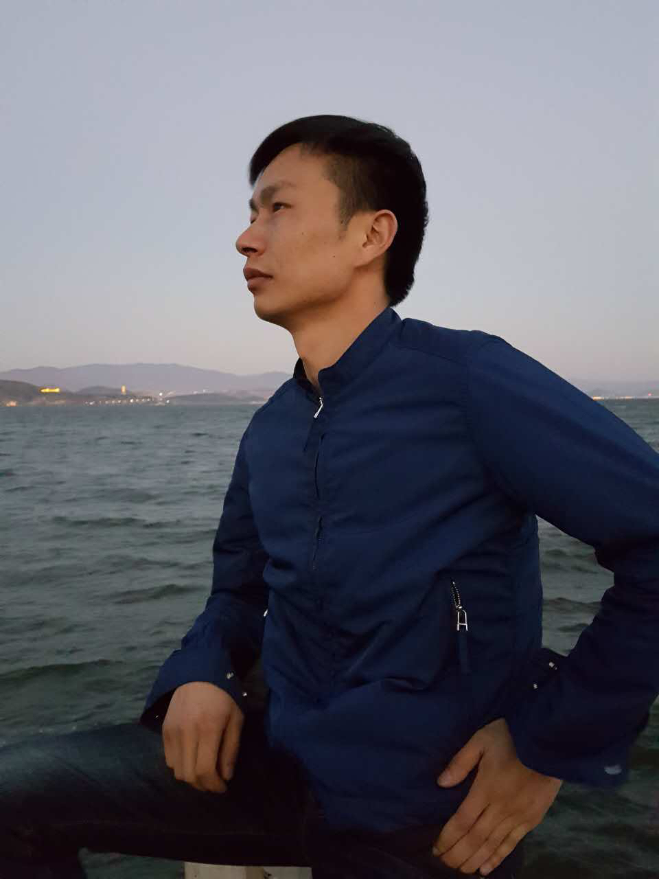 爱吃三文鱼的小明