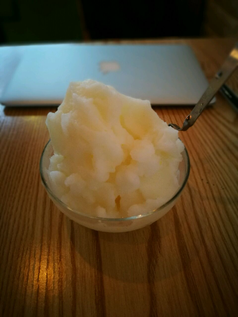 灰粉色的丝兰hh