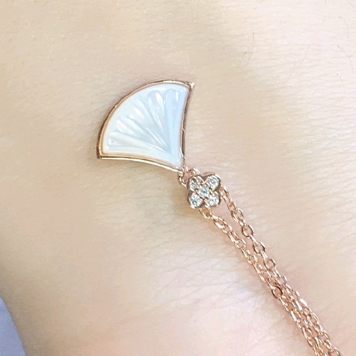 鹅黄的东亚兰花