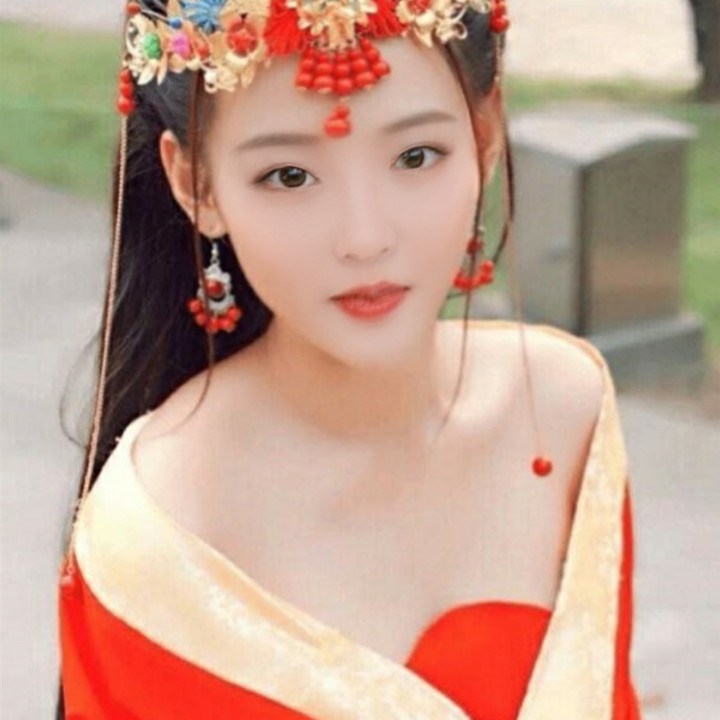 蹦蹦跶跶的小兔