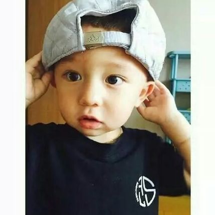 有四块腹肌的蒋国恩