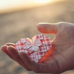 爱吃方便牛排的海浪上巧