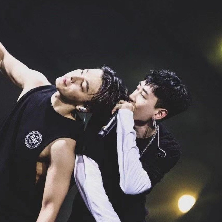 看热闹的礼盒海