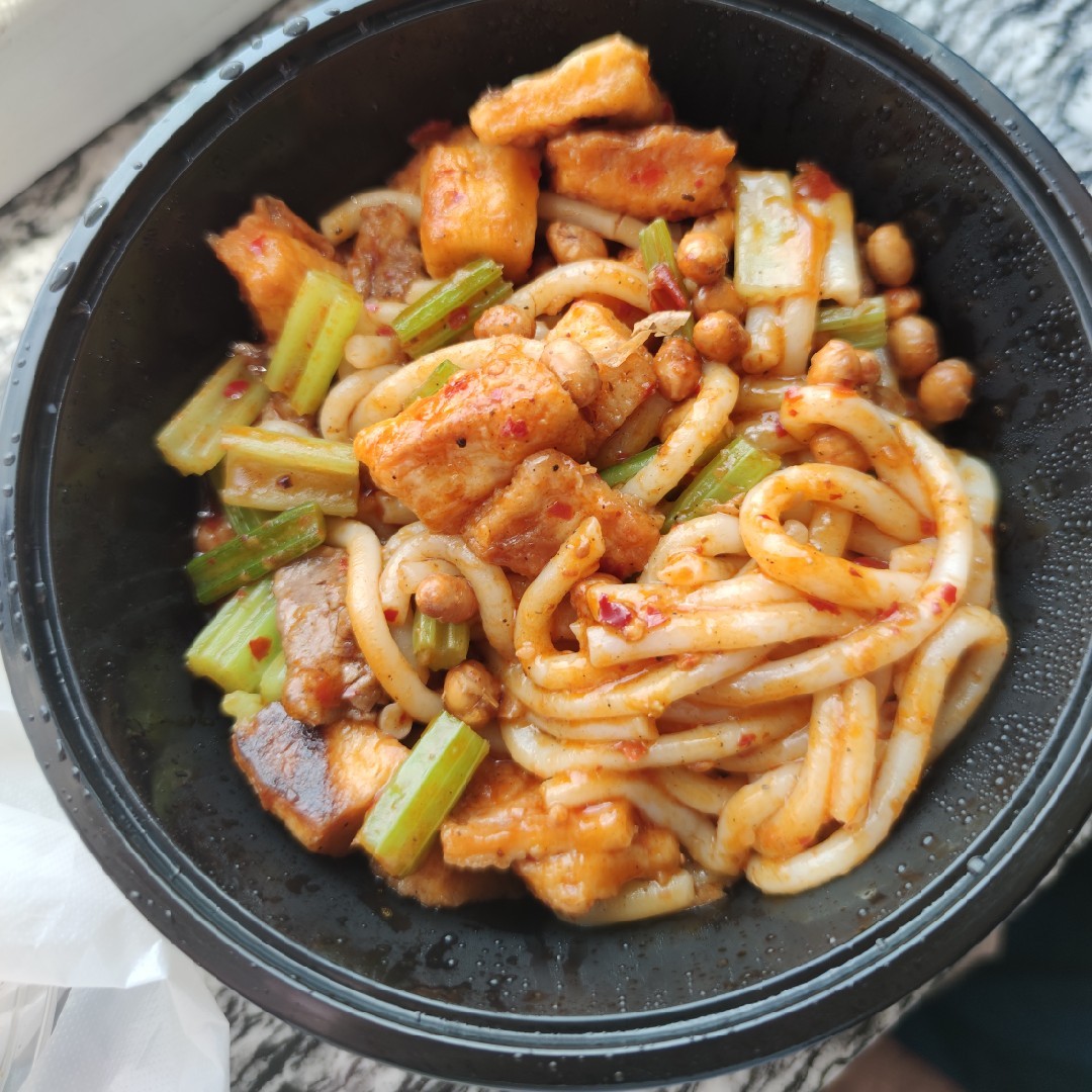 芥末黄的赤苍藤