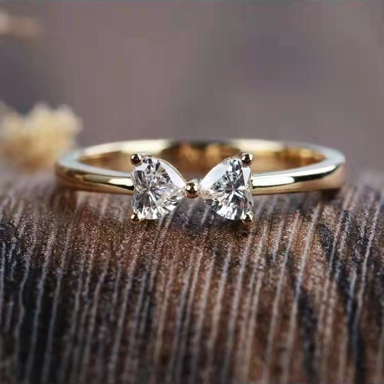 爱吃鲜藕肉包的叮当