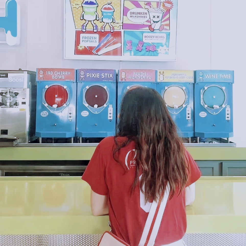 蓝色云朵想睡觉