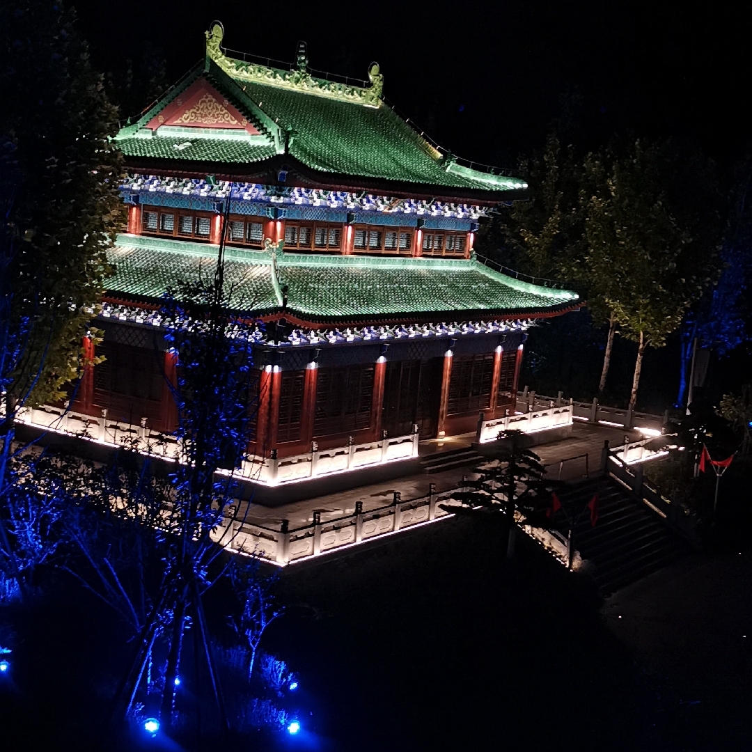 爱吃一口松饼的发光者鼠p