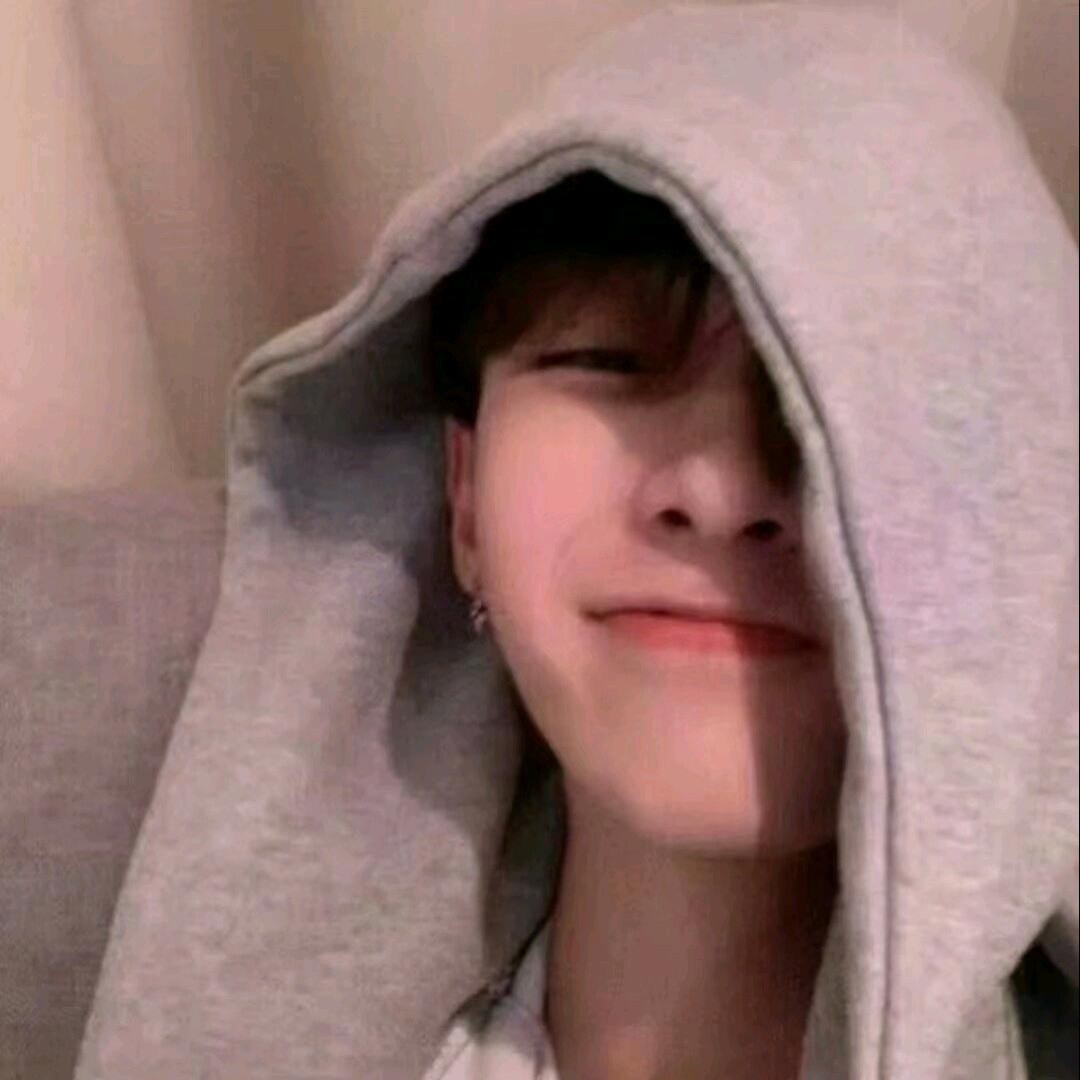 爱吃梨的小少先队