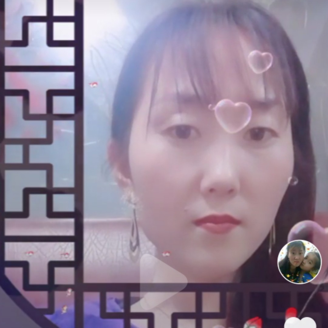 爱吃花式面包的小南