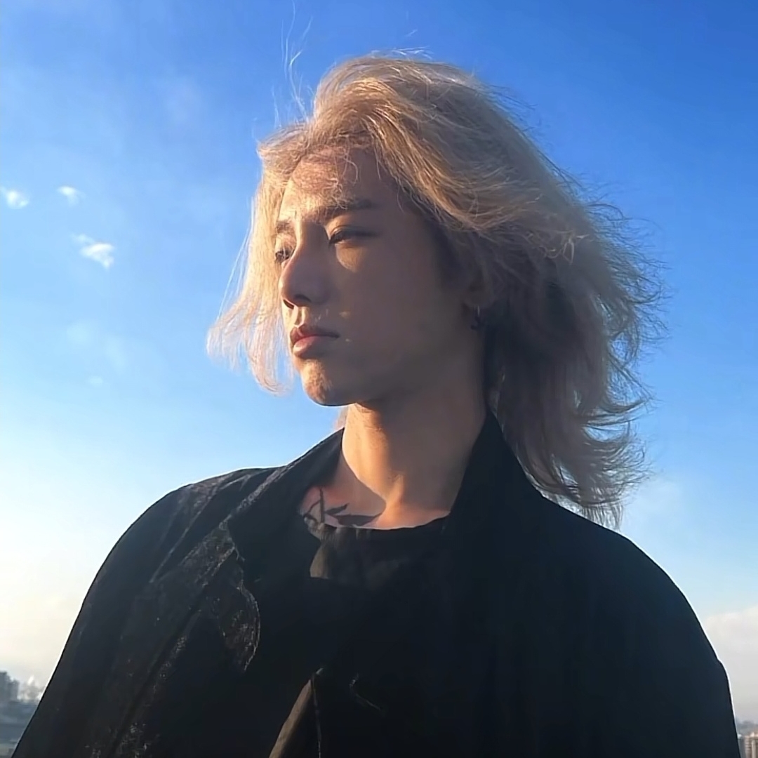 花花的北鼻爱画画