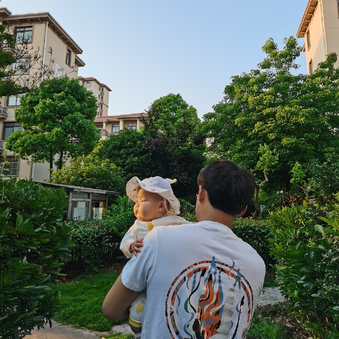 爱吃浇油鸡的小迷妹