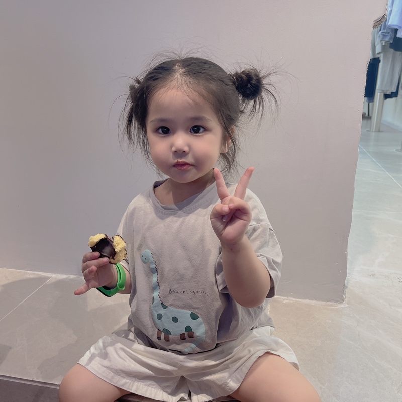 晖晖失眠了看电视