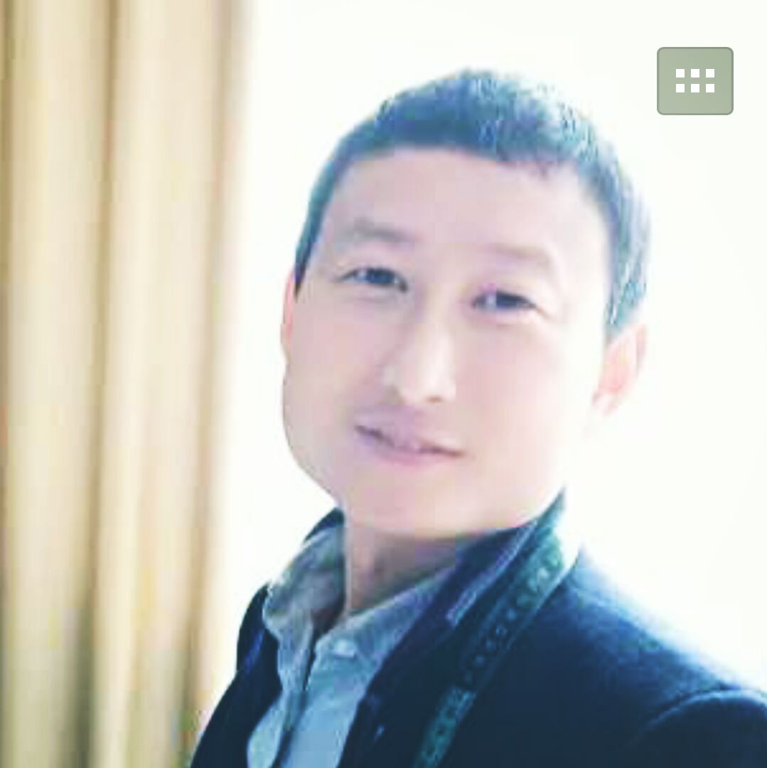 银白色的东久橐吾纪华