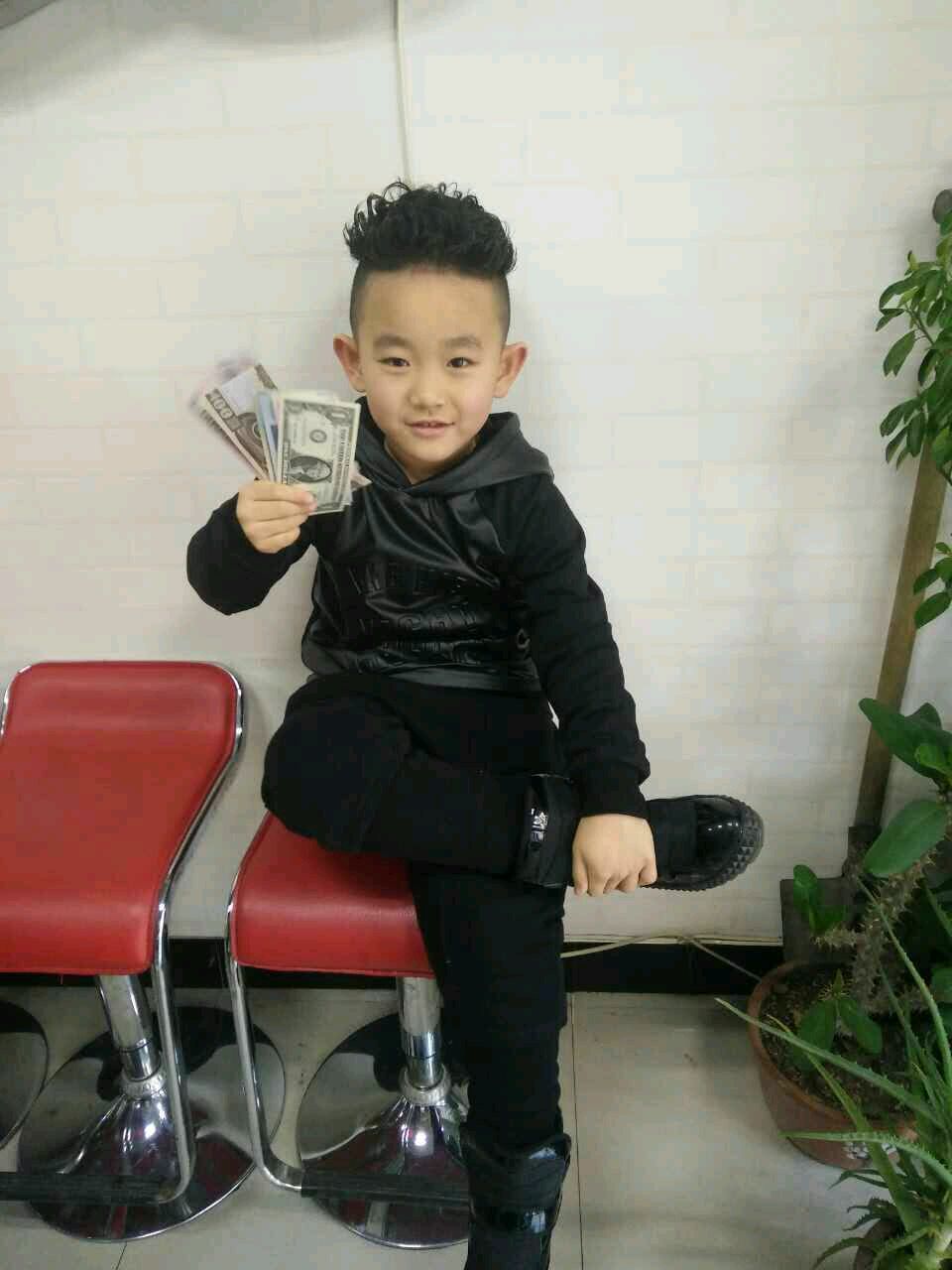 浅紫的亚当丫头