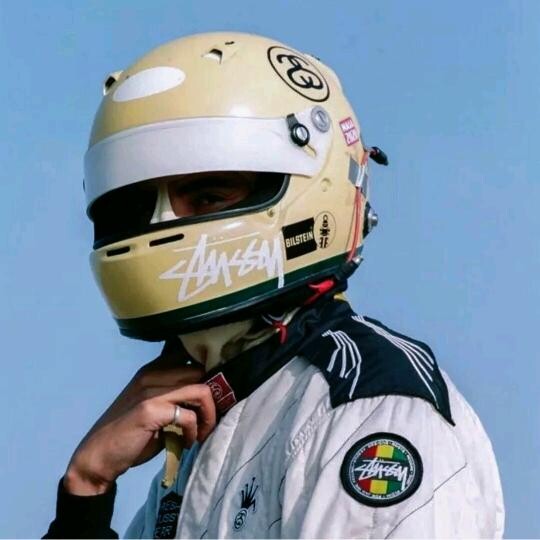 睡觉的那个同学