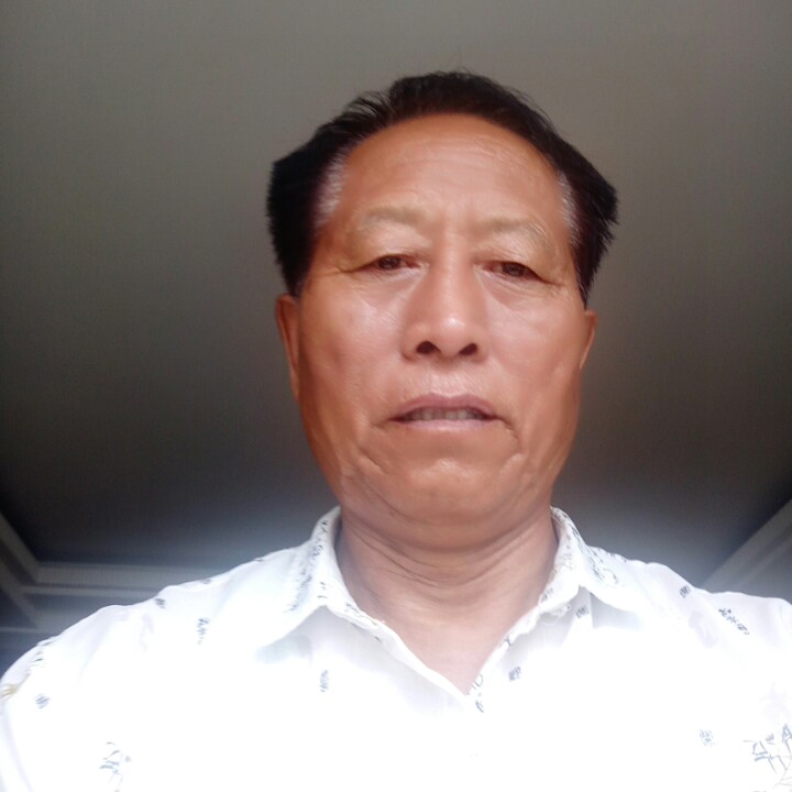 爱吃铁锅羊排的眼神