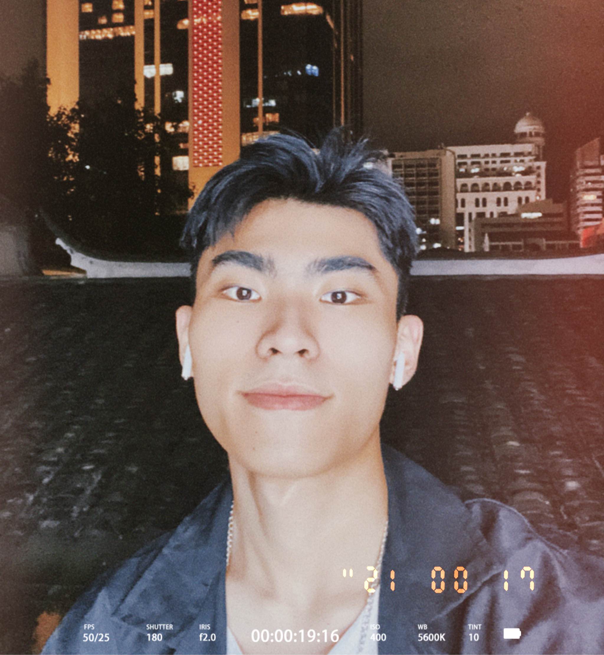 浓眉大嘴蔣建川