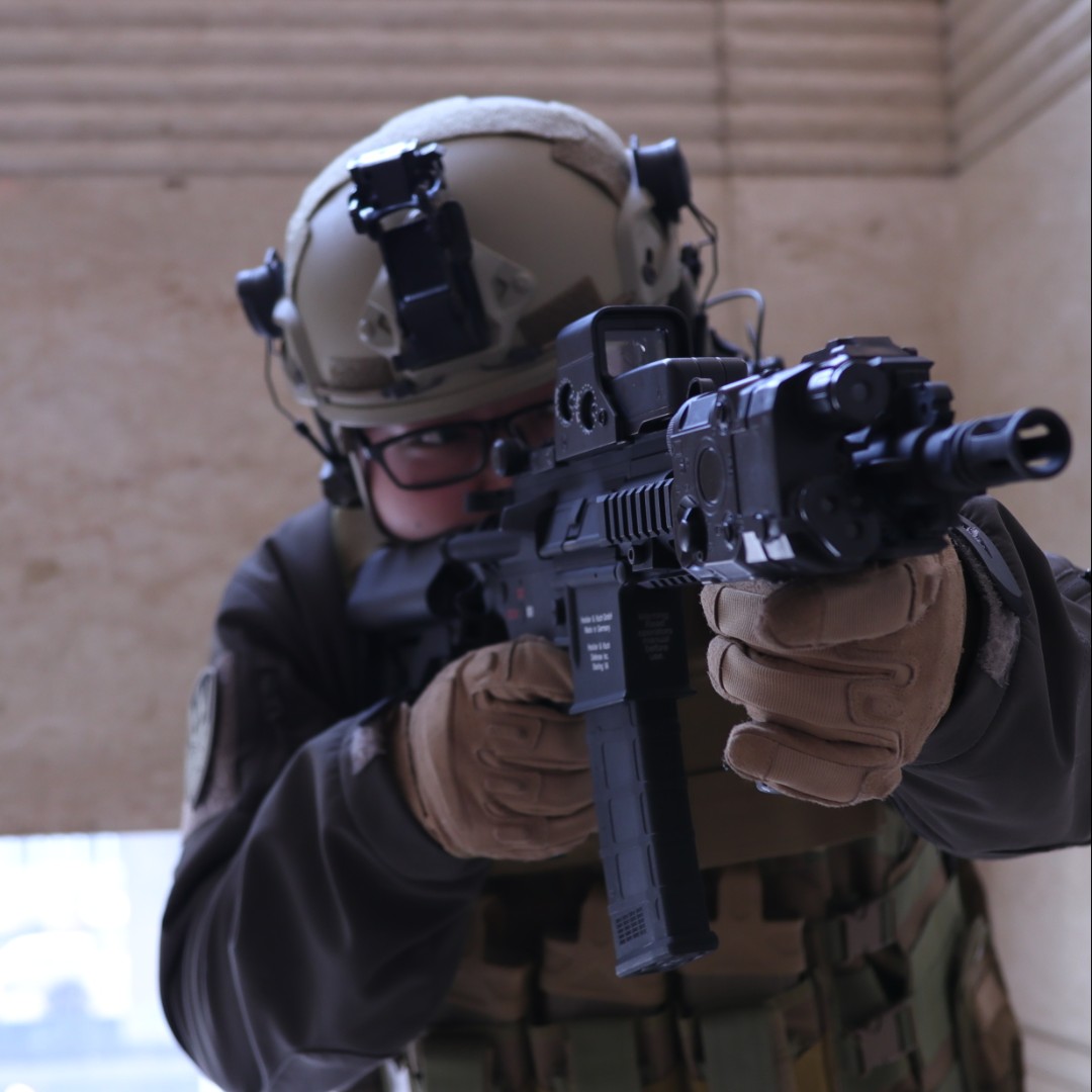 麦克米兰没有帽子