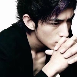 浅绿的散布报春