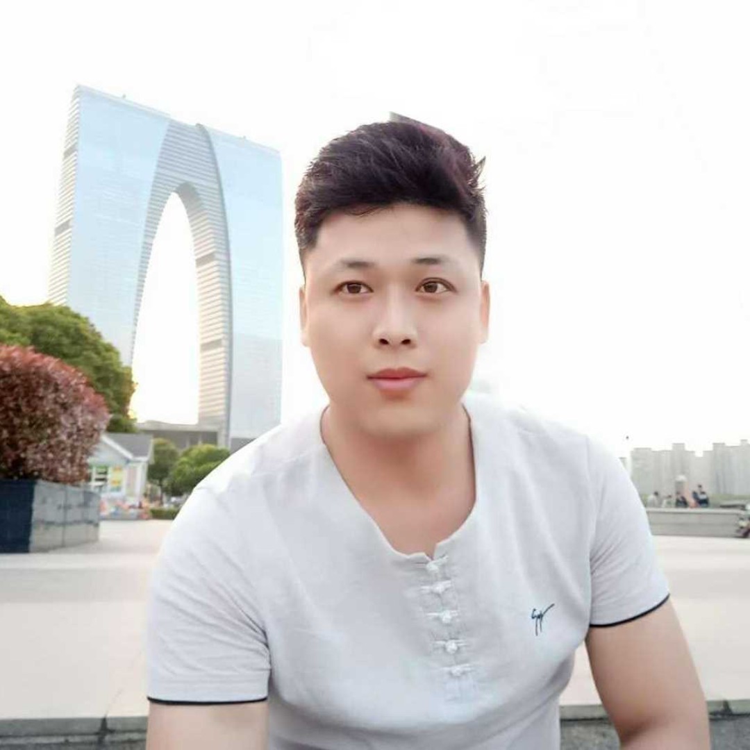 策马奔腾袭草原