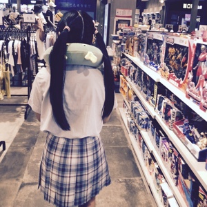 鹏鹏要给老婆买裙裙