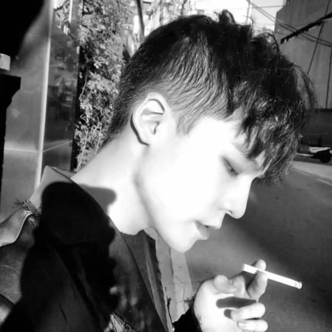 爱吃腰果西芹的流星爱唱歌