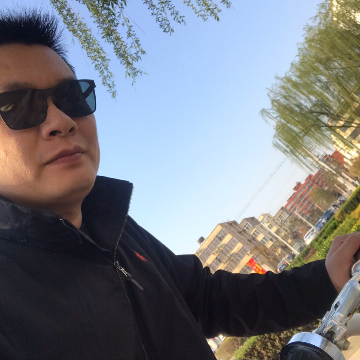 爱吃京东肉饼的山川