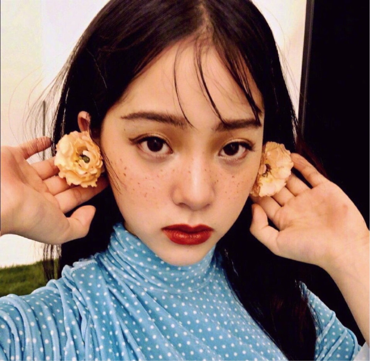 站冰箱上的小短腿