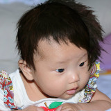 光脚丫走路的女人