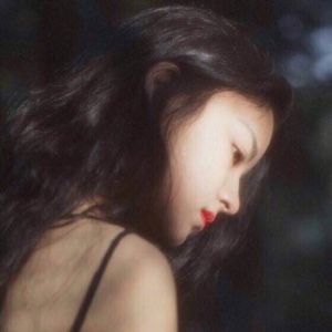 紫罗兰色的黄心猕猴桃