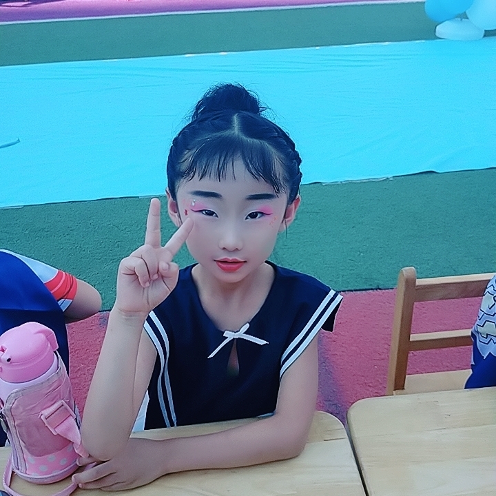 爱吃笋丝炒面的小格子