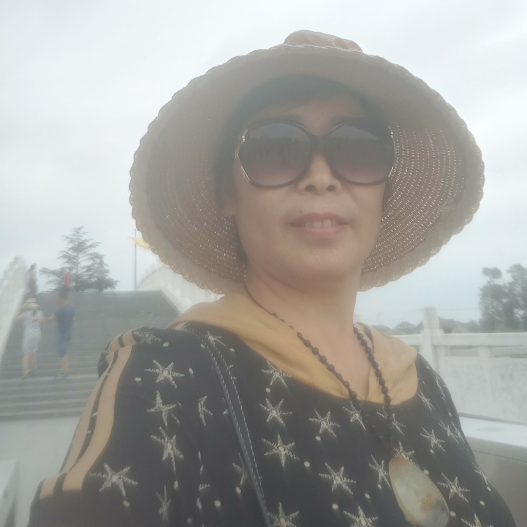 衣柜少一件衣服--+