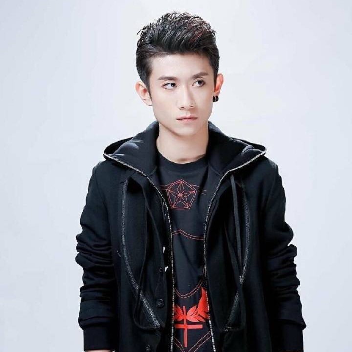 爱吃龙虾的小面包