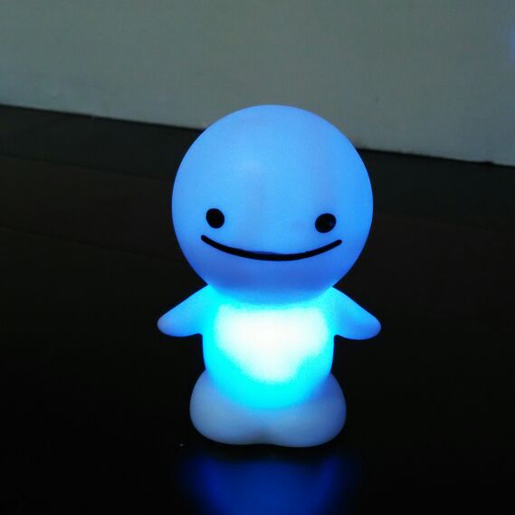 与光明势力勾肩搭背